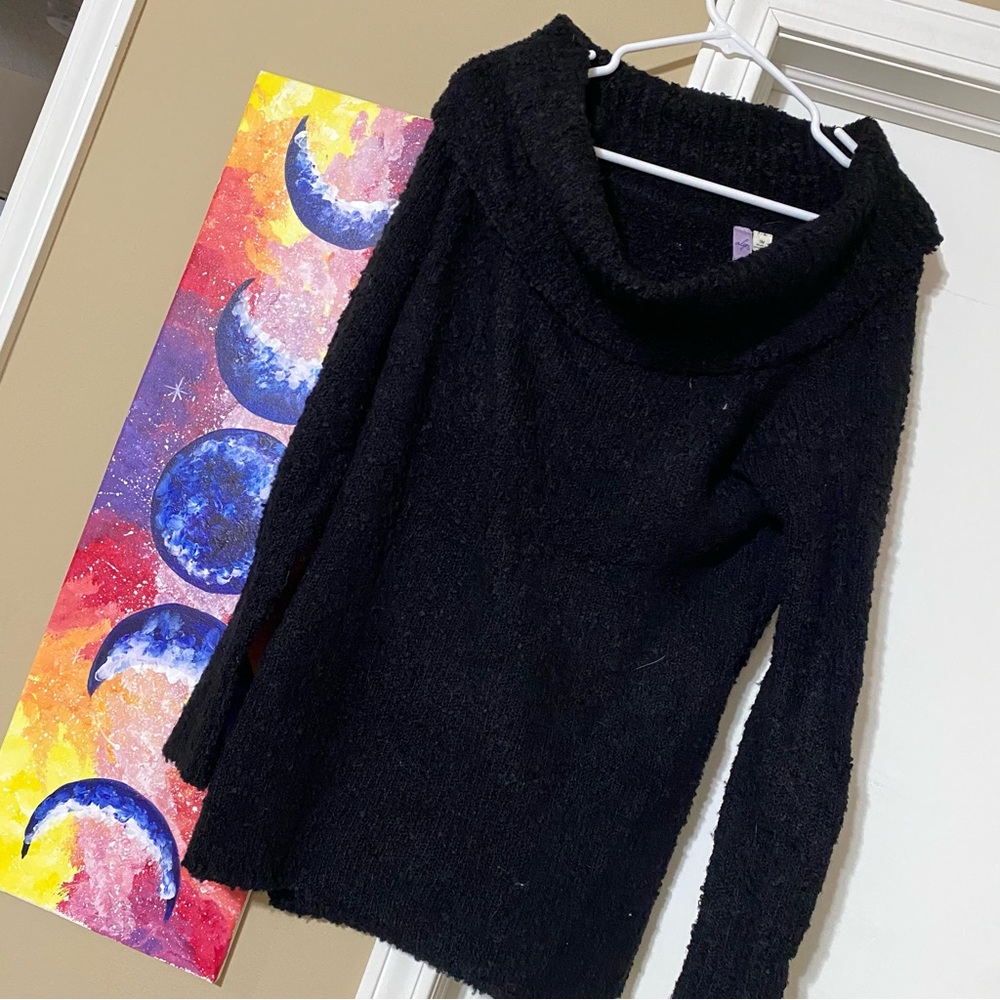 🎉3/$20 CLEAR OUT SALE!🎉 Black Off-Shoulder Sweater